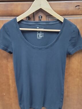 GAP Black Scoop Neck Short Sleeve Tee